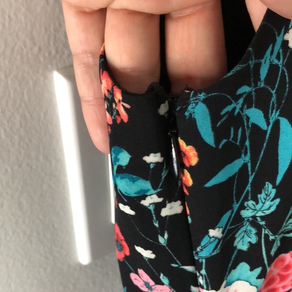 Worn once! - EXPRESS Floral Print Romper - Picture 7 of 11